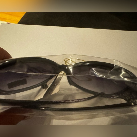Giselle Contemporary Collection Sunglasses NWT - Picture 6 of 8